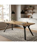 Lana ruokapöytä ruskealla kannella kuvattu keittiössä trendikkäässä ruokailutilassa